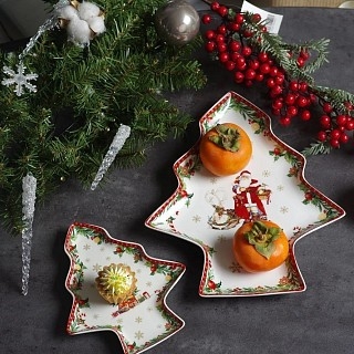 Блюдо Fissman NEW YEAR 19,5х16,5 см фарфор в форме елки (13816)