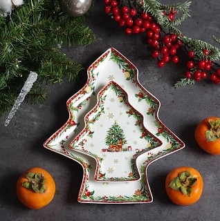 Блюдо Fissman NEW YEAR 19,5х16,5 см фарфор в форме елки (13816)