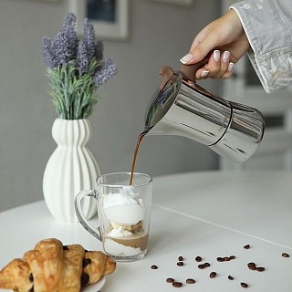 Гейзерная кофеварка Fissman на 4 порции / 240 мл (9414) Гейзерная кофеварка Fissman на 4 порции / 240 мл (9414)