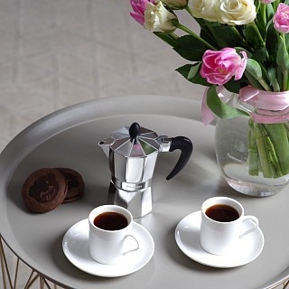 Гейзерная кофеварка Fissman на 2 порции / 120 мл с 2 чашками и 2 блюдцами алюминий (3324) Гейзерная кофеварка Fissman на 2 порции / 120 мл с 2 чашками и 2 блюдцами алюминий (3324)