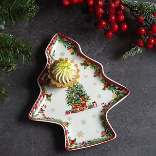 Блюдо Fissman NEW YEAR 19,5х16,5 см фарфор в форме елки (13816)