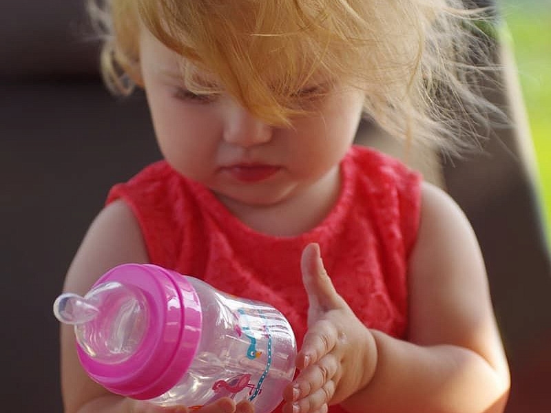 Як правильно користуватися і доглядати за пляшечками для годування