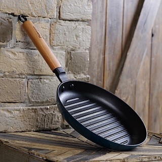 Круглая сковорода-гриль Fissman с деревянной ручкой 24x3,5 см чугун (4045) Круглая сковорода-гриль Fissman с деревянной ручкой 24x3,5 см чугун (4045)