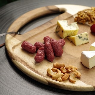 Разделочная доска Fissman 31x1,5 см акация (8037)