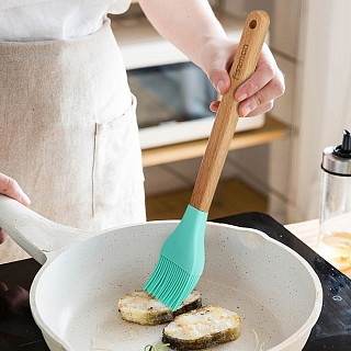 Пензлик Fissman 22 см ESSENTIAL з дерев`яною ручкою силікон (1115) Пензлик Fissman 22 см ESSENTIAL з дерев`яною ручкою силікон (1115)