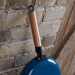 Круглая сковорода-гриль Fissman с деревянной ручкой 24x3,5 см чугун (4045) Круглая сковорода-гриль Fissman с деревянной ручкой 24x3,5 см чугун (4045)